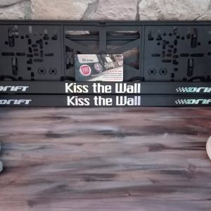 Kiss The Wall rendszámtábla tartó